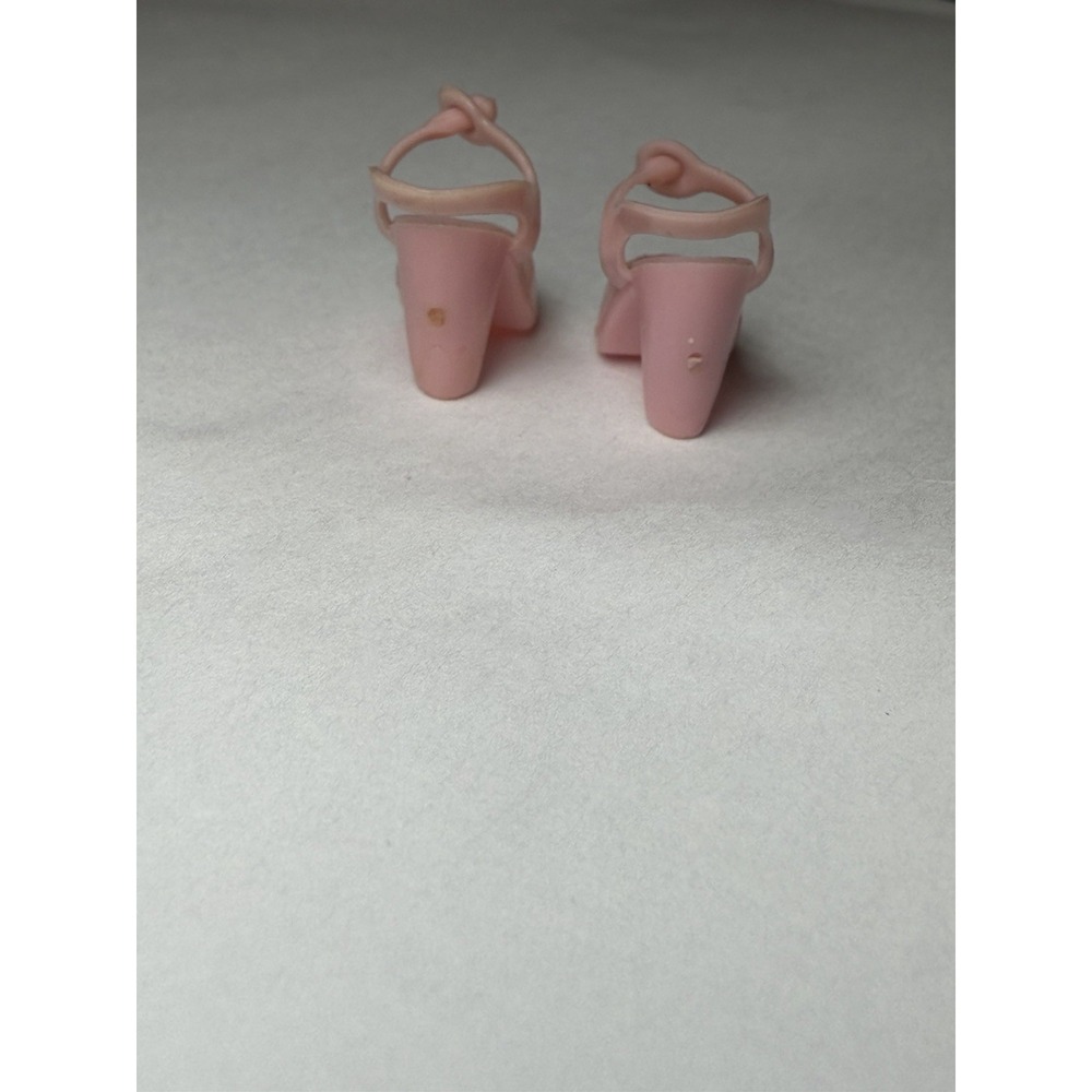 Vintage Original KISSING Barbie Doll~ Pale PINK Ankle Strap SHOES ~ Taiwan - Picture 3 of 3